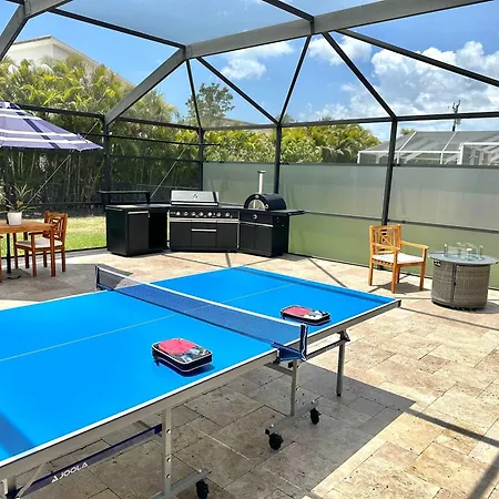 Rose Garden Getaway With Oversized Hot Tub
